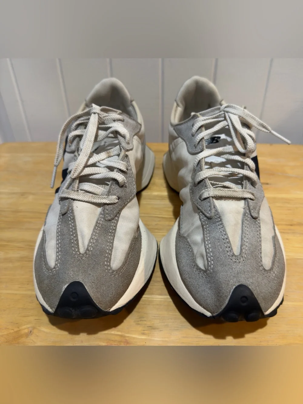 New Balance 327 Women’s Size 10 Men’s 8.5 White Black Sneakers Casual Shoes